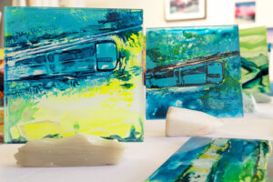 Schwebebahn Acryl hinter Plexiglas